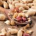 Почему мужчинам полезно есть арахис